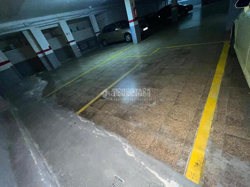 Foto beda2e2b-024d-41ce-8f4d-f9fa79cf389d. Aparcament cotxe a La Creu del Grau Valencia