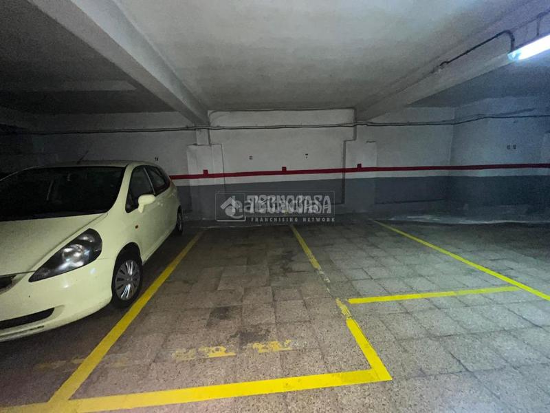 Foto f3225489-8cf2-4cd8-8d5c-e34065942704. Aparcament cotxe a La Creu del Grau Valencia