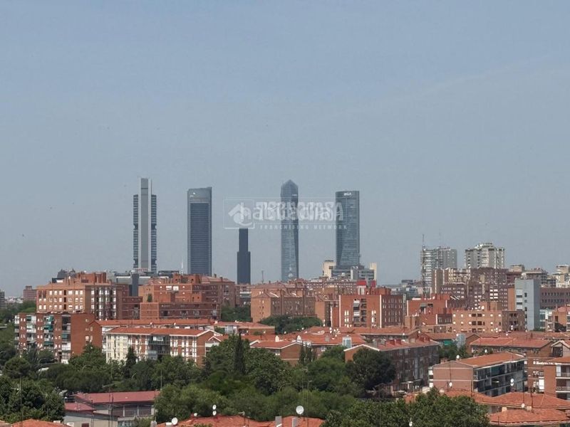 Foto de1439b0-7ca4-4c74-b465-2c57d56e98a0. Pis amb calefacció a Pinar del Rey Madrid