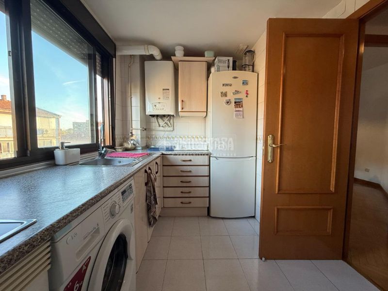 Foto 9a80d0b0-f0ed-483f-a212-beec21ca67a9. Pis amb calefacció piscina a Pinar del Rey Madrid