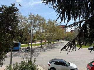 Local Comercial  Av. de san luis. Local comercial en venta en madrid