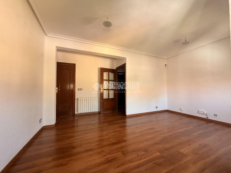 Foto 0abd9733-cd67-4253-b6f1-7e09f66796c5. Pis amb calefacció a Pinar del Rey Madrid