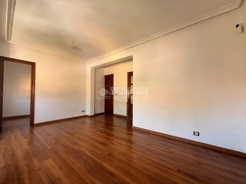 Foto f5e3b6d9-7b19-4ee8-8c18-b61645697375. Pis amb calefacció a Pinar del Rey Madrid