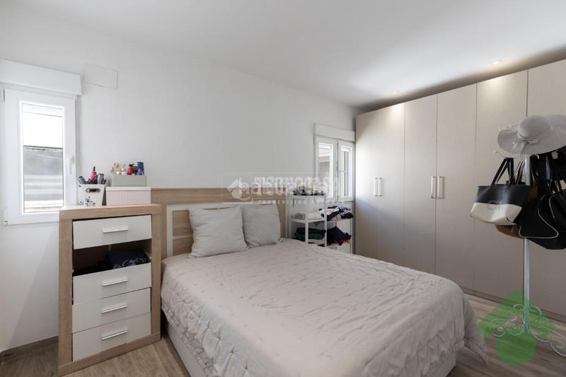 Foto f2fd9a64-1df2-4ab3-97b8-5099546ed4bd. Piso  en venta en Barrio de Zaidín Granada