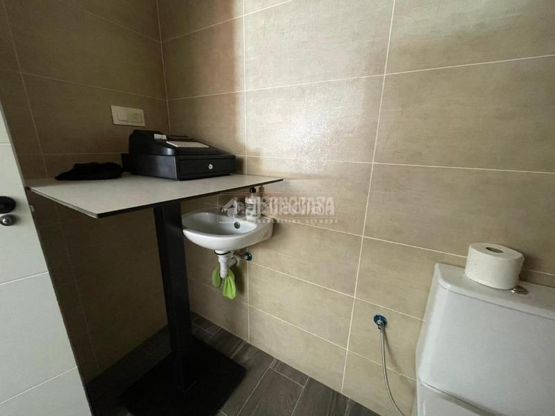 Foto c9630d4c-8dfd-42c6-8d77-05d11b8e731e. Local comercial  en venta en Barrio de Zaidín Granada