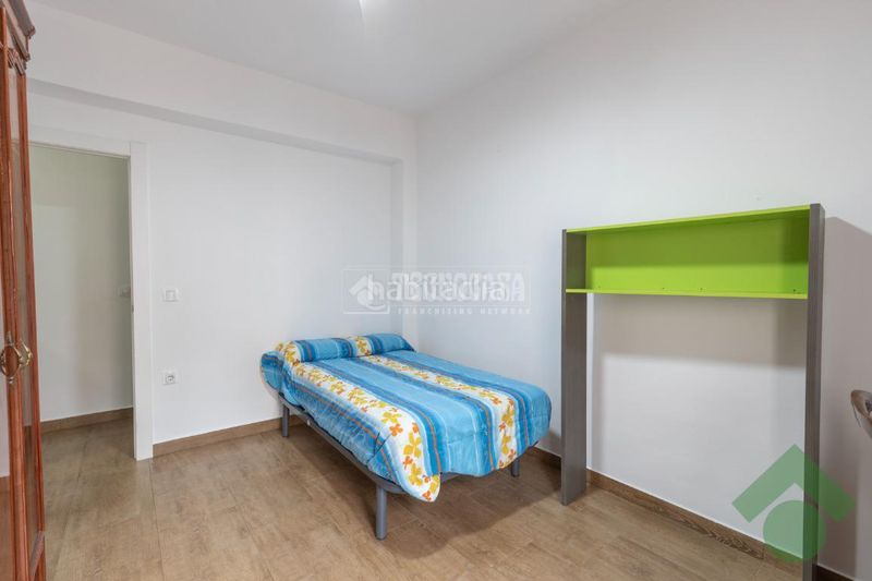 Foto c5da7b0b-b510-4077-bc66-4a0fe59afed6. Pis a Barrio de Zaidín Granada