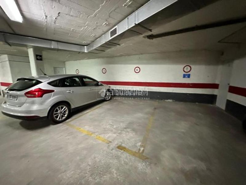 Foto fa489677-883e-4f24-973f-b16fe2323b79. Aparcament cotxe a Barrio de Zaidín Granada