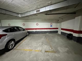 Parking coche en Barrio de Zaidn. Boxplaza de garaje en venta en granada