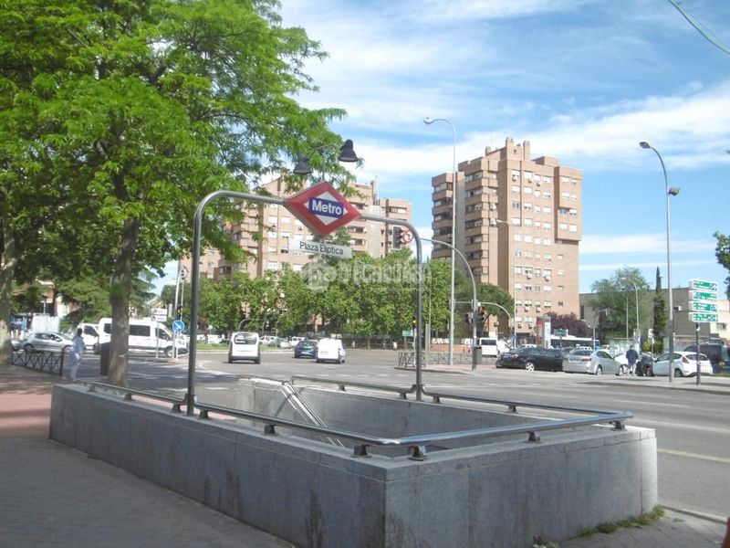 Foto 6bc4dc02-b404-4d36-8010-b8262790ef52. Aparcament cotxe a Pradolongo Madrid