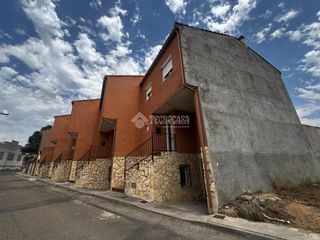Casa pareada en Huerta de Valdecarábanos. Casa en venta en huerta de valdecarábanos