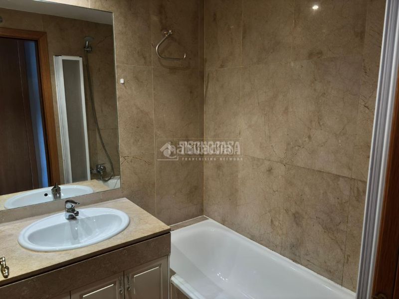 Foto 0c2b21ad-3440-4a1b-ae88-b8340dde6b51. Pis amb calefacció piscina a Chorrillo Alcalá de Henares