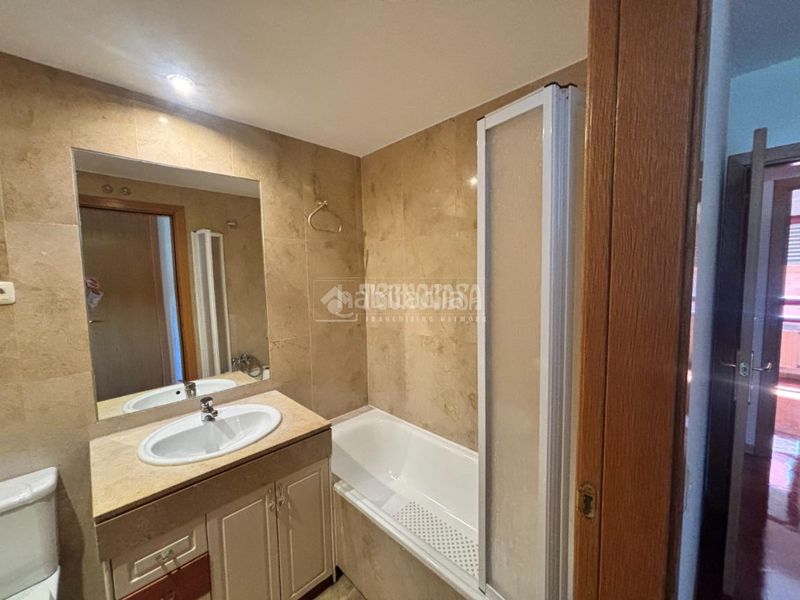 Foto 2b7ccb9a-ea9b-49af-b6bc-4f4095eb6dd7. Pis amb calefacció piscina a Chorrillo Alcalá de Henares