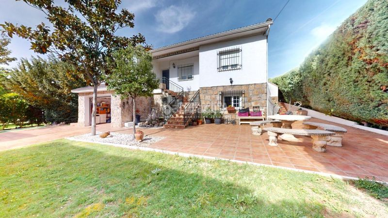Foto 4e018a06-93d0-4345-9944-02f9f2d21aea. Casa amb aparcament piscina a Casar (El)