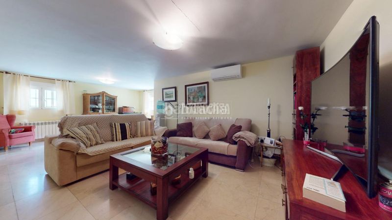 Foto b4c1b9c5-6467-4479-94b5-06ea2a0c8238. Casa amb aparcament piscina a Casar (El)