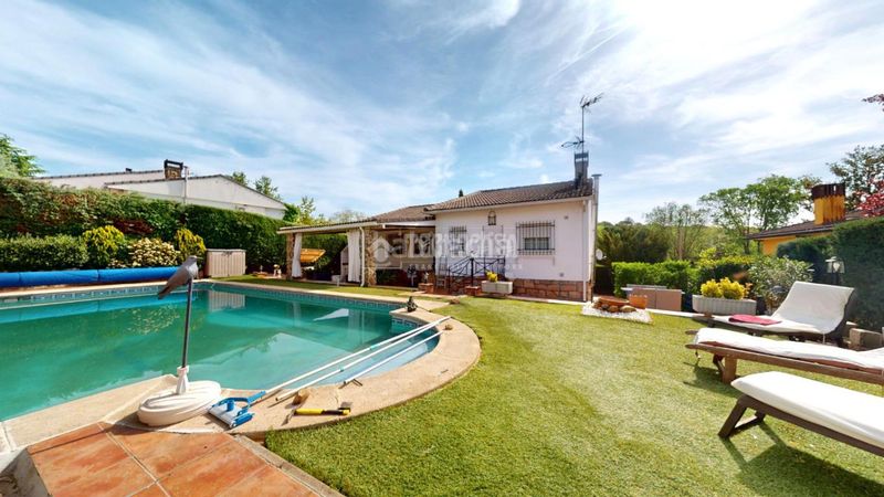 Foto f69bf76d-b9d9-44cb-9535-dab17044a567. Casa amb aparcament piscina a Casar (El)