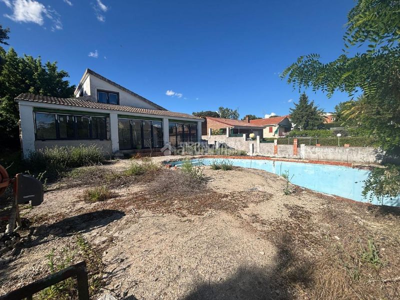 Foto c5fc3316-d2b5-4ff8-b21b-3e65681c28c4. Casa amb piscina a Casar (El)