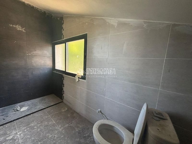 Foto d6585a2e-def9-4afd-aeb5-b466530e2adf. Casa amb piscina a Casar (El)