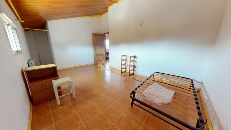 Foto 3556d6f9-e3a9-46c7-bd76-3496f0b1c755. Casa amb aparcament a Casar (El)