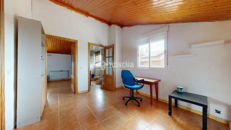 Foto ce3ae989-d39c-4a20-b439-2fea496d4711. Casa amb aparcament a Casar (El)