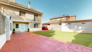 Casa aparellada a Casar (El). Casa en venta en el casar