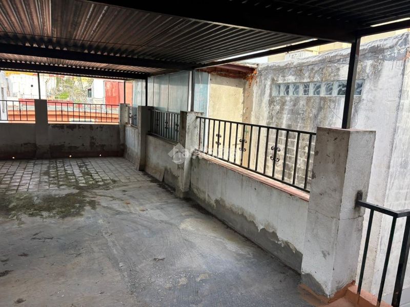 Foto 00c5b985-0aa5-4e51-9860-49cd634e8a6c. Casa aparellada a Juan XXIII - Rochelambert Sevilla