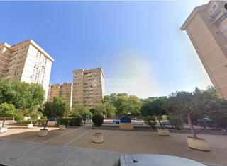 Local Comercial en Juan XXIII - Rochelambert. Traspaso en venta en sevilla