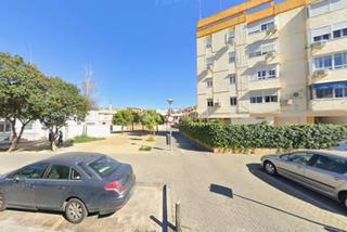 Casa aparellada en Juan XXIII - Rochelambert. Casa en venta en sevilla