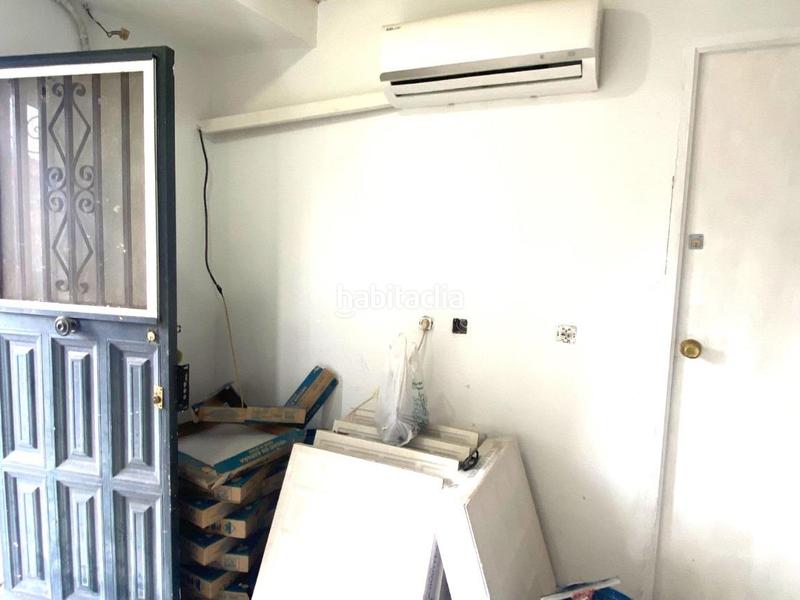Foto 8ca6fa36-9294-4ee7-8a25-85110e664911. Casa aparellada a Amate Sevilla