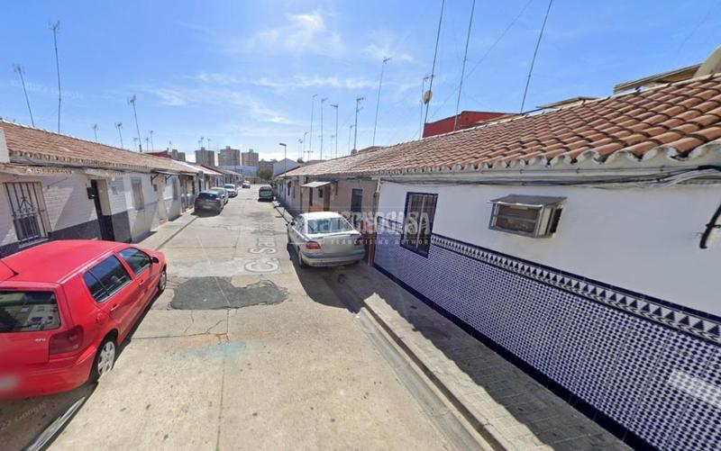 Foto a134371c-6cac-4da8-9baf-0c632b18c280. Casa aparellada a Amate Sevilla