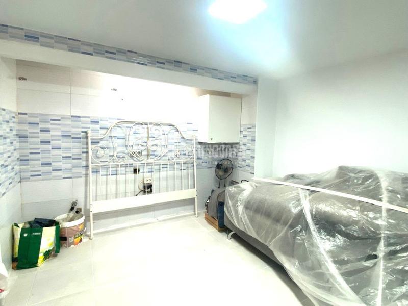 Foto ccb1371c-d59b-42ea-914a-91750ea73e47. Casa aparellada a Amate Sevilla