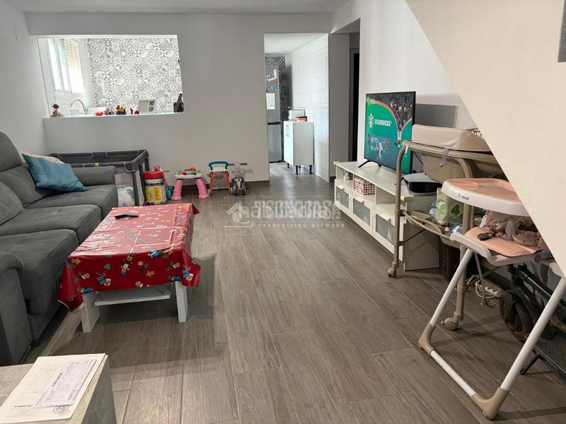 Foto 5e9cf73e-7ed5-4362-9779-c24c62deefae. Casa aparellada a Sta. Aurelia - Cantábrico - Atlàntico - La Romería Sevilla