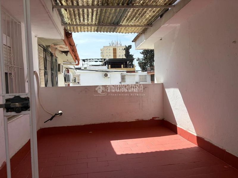 Foto e26ddabf-94cc-4f7d-ba7e-f93bc994d9ee. Casa aparellada a Sta. Aurelia - Cantábrico - Atlàntico - La Romería Sevilla