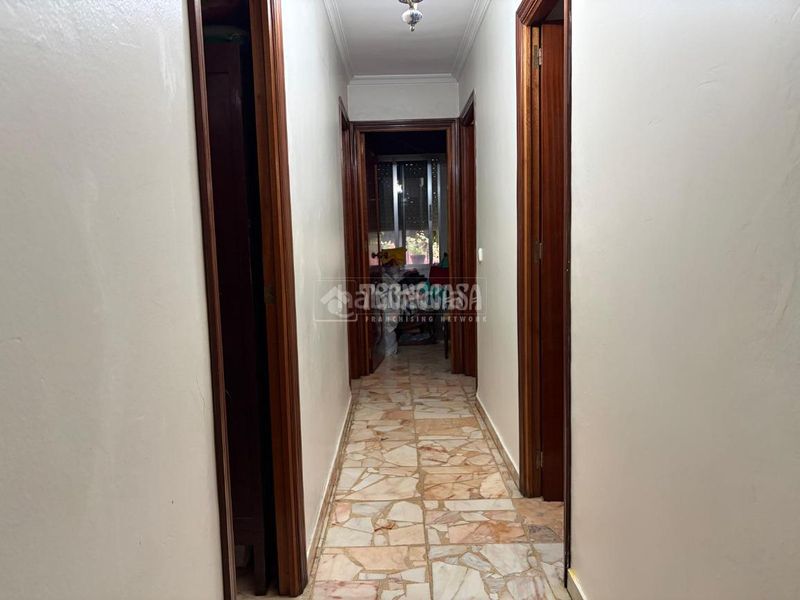 Foto e3e77af8-dd80-4b6d-adce-b21d5d67ebf6. Pis a Juan XXIII - Rochelambert Sevilla