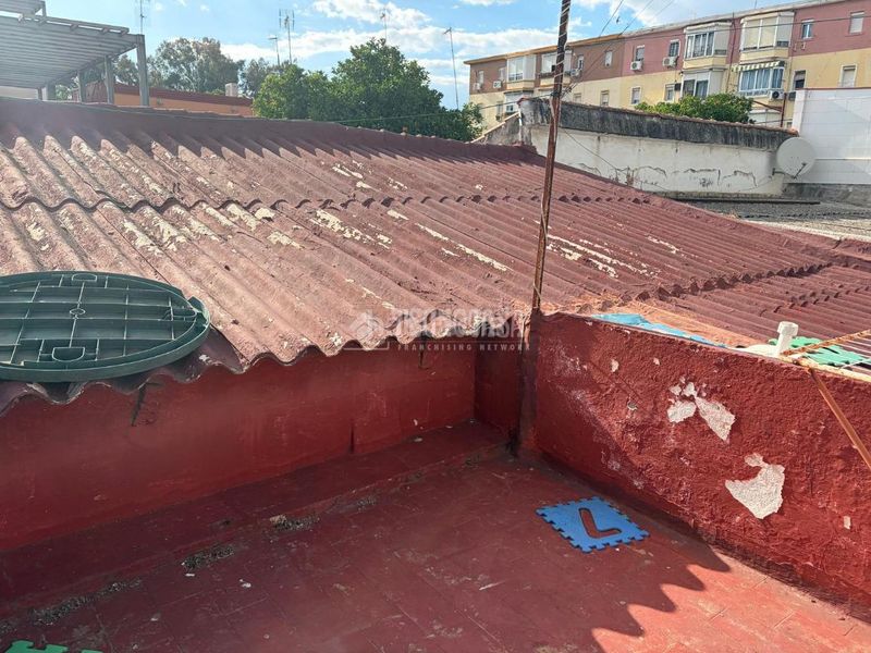 Foto 5bc70397-4cc7-450e-865d-2fb5253375ed. Casa aparellada a Amate Sevilla