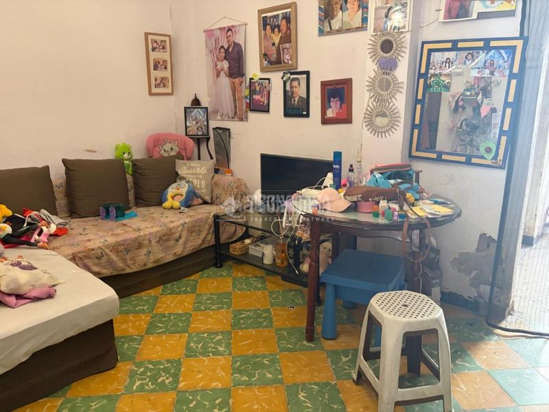 Foto aec27b37-5709-4ad5-903d-9c58324b1f81. Casa aparellada a Amate Sevilla