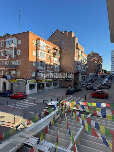 Foto b59f8caa-8817-4eba-b418-b73d04dd3b56. Pis amb calefacció a Canillas Madrid