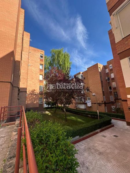 Foto b037553f-600d-4752-a79b-60a4e78c9810. Piso  en venta en Canillas Madrid