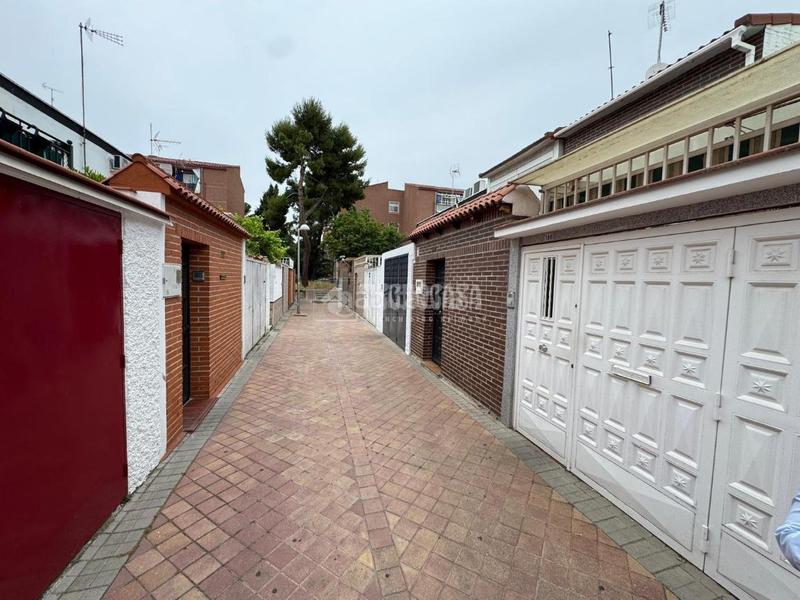 Foto 891f5034-c740-4026-8155-c871b69669f8. Casa pareada casa en venta en Entrevías Madrid