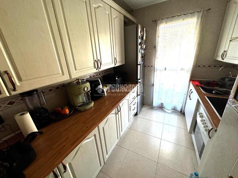 Foto 9c35418f-d443-4dd7-8ebc-eb8f15bc7caf. Pis a Entrevías Madrid