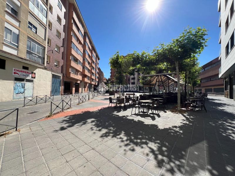Foto 376fcbbb-e986-4eb3-b61a-62fd7f7bb29f. Aparcament cotxe a Vadillos Valladolid