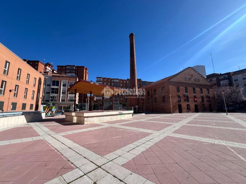Foto b5534d21-9e91-4d9a-852f-a95e9c7324be. Aparcament cotxe a Vadillos Valladolid