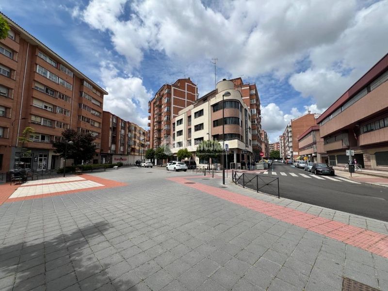 Foto d8d16693-247f-45eb-9ac9-3d397349444d. Aparcament cotxe a Vadillos Valladolid
