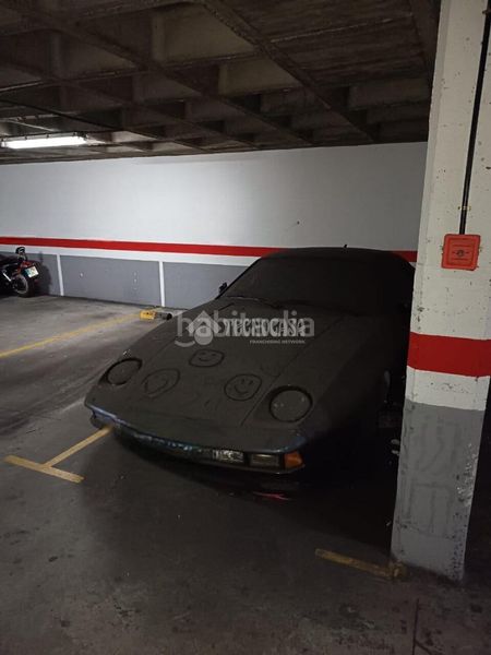 Foto 02756e80-416f-4860-a6c3-6a48569a0b4e. Parking coche boxplaza de garaje en venta en Circular Valladolid