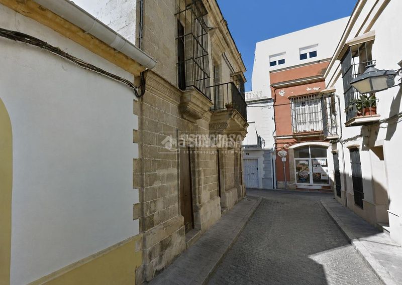 Foto 8390a2f0-97bc-4fec-96cf-56904c210ed4. Casa aparellada a Centro Jerez de la Frontera