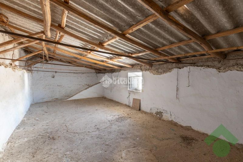 Foto cb1fa339-3a08-4e3a-88c7-d7759d1b020b. Casa aparellada amb aparcament a Colomera