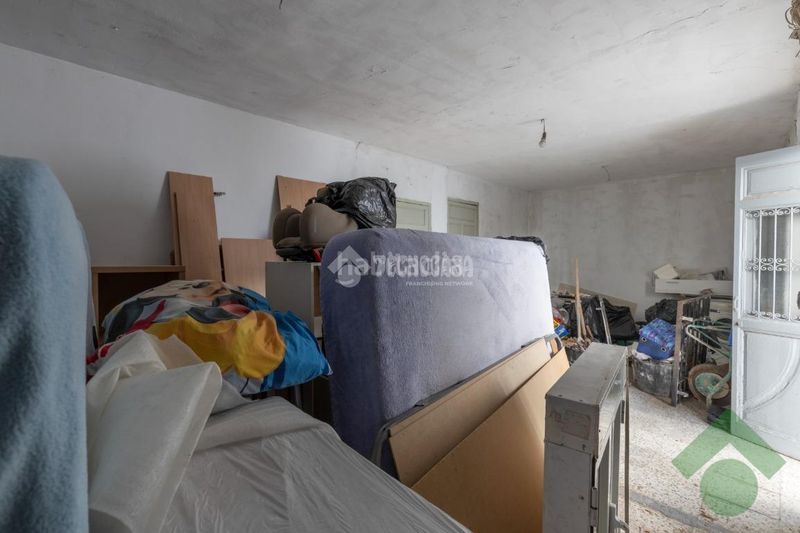 Foto ceda3fed-b810-450c-b89b-228be0f5f216. Casa aparellada amb aparcament a Colomera
