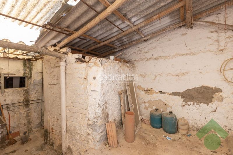 Foto e843cc45-9197-482a-b607-680c948366f1. Casa aparellada amb aparcament a Colomera