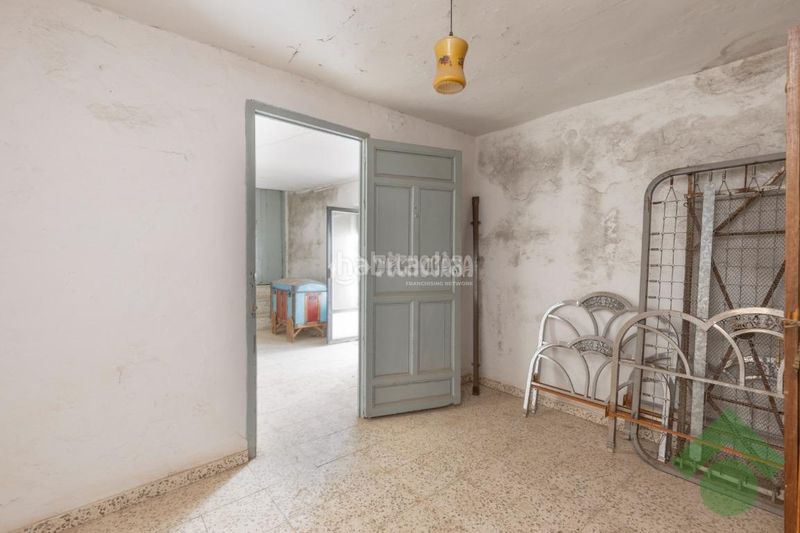 Foto f5819ce9-6d10-4c78-a491-01f9010f5651. Casa aparellada amb aparcament a Colomera