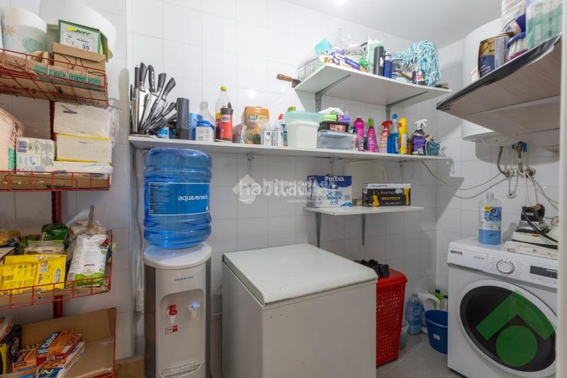 Foto ede63fec-6203-4ea0-ae27-96d7412054d8. Pis a Calicasas