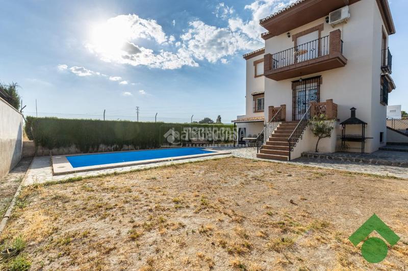 Foto 16360794-184b-4b25-9eb2-d5a7f42b42a4. Casa  en venta en Atarfe